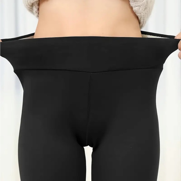 Ultra-Soft Sherpa Lined Leggings. - Picture 2 of 4